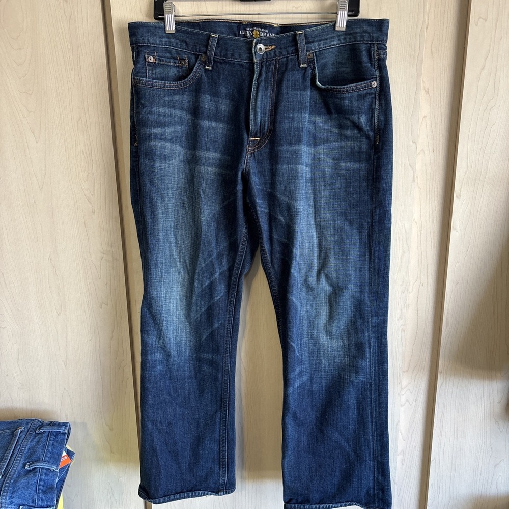 Lucky Brand 361 vintage Straight Jeans Men's 33x30 Blue Denim distressed